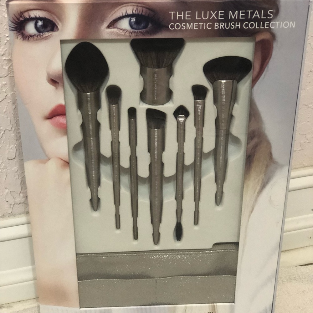 Makeup brushes